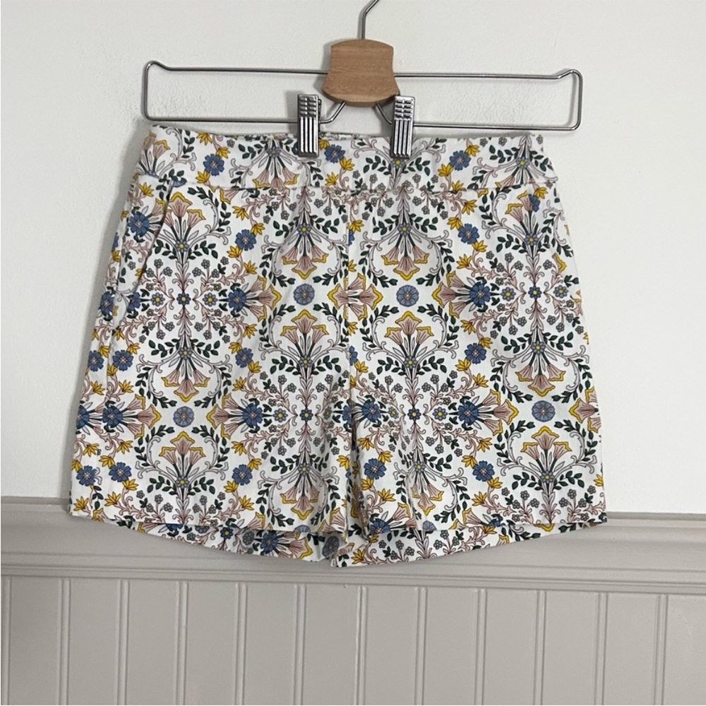 I Love Tyler Madison Floral Pattern Shorts Size Small Elegant Pull-On Shorts